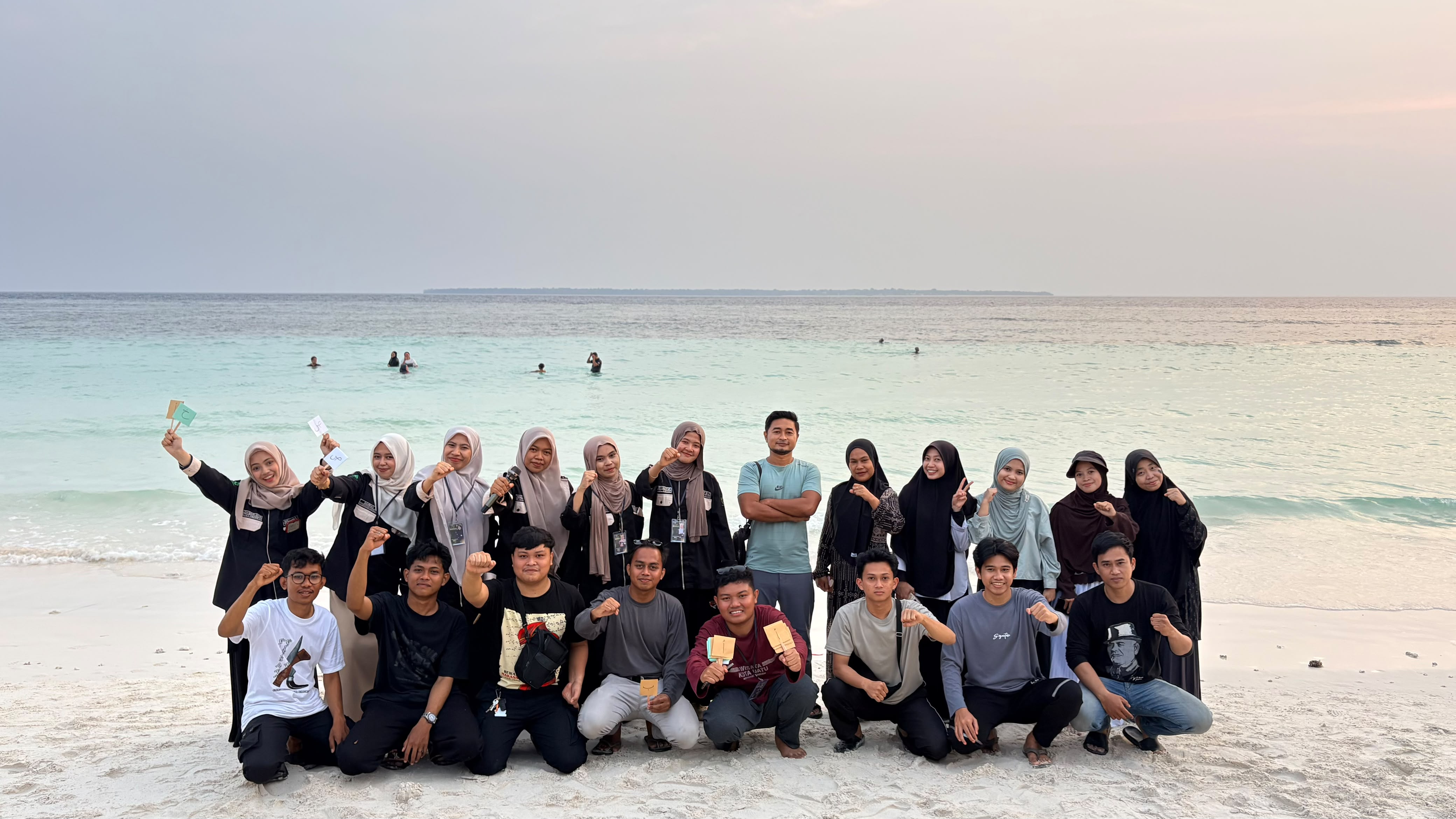 Rihlah Keluarga Besar An-Nawawi Islamic Boarding School di Bira, Menutup Rangkaian Perkampungan Bahasa Arab dengan Penuh Kebersamaan